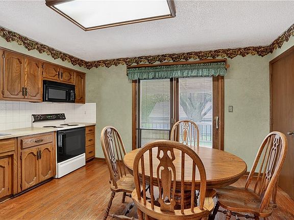 4th image of 3650 N Wayne Ave