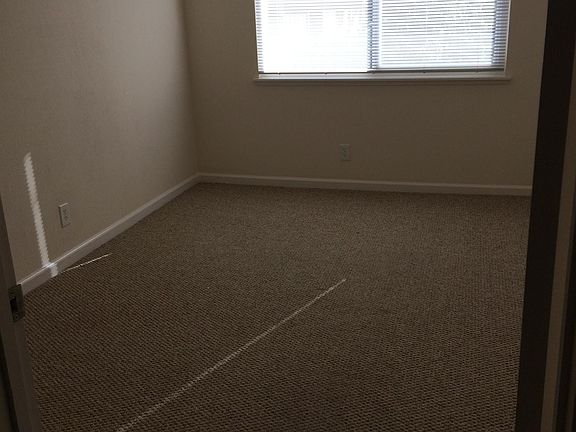 4th image of 2031 Ascot Dr APT 6