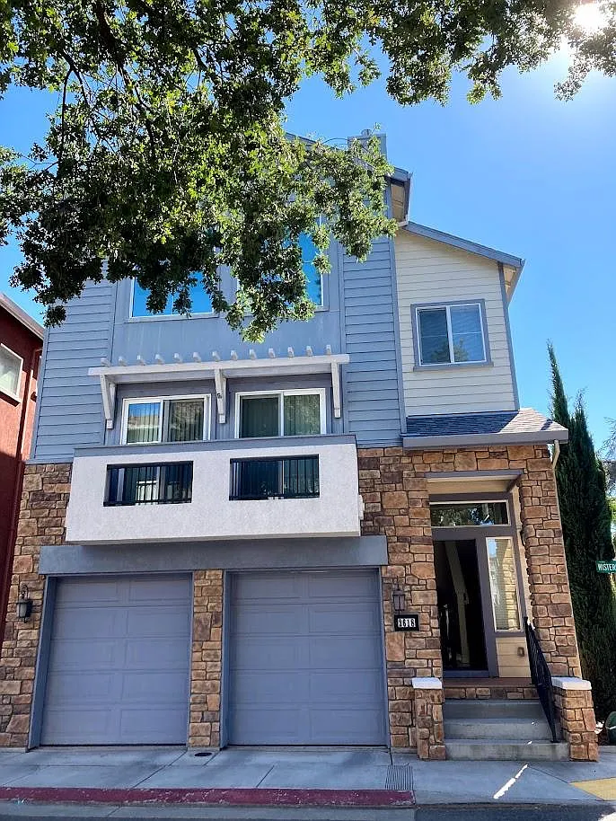 2618 Wisteria Way — Photo 1