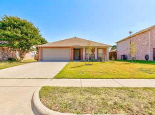 3136 Pine Valley Dr, Grand Prairie, TX 75052
