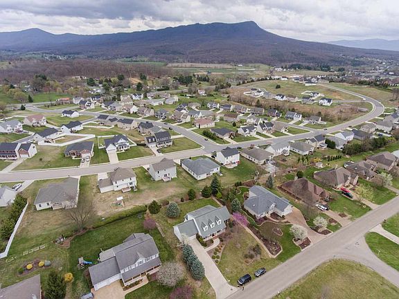 4th image of 450 Confederacy Dr
