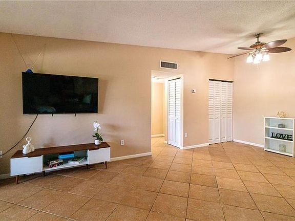3rd image of 809 NE 199th St APT 205-7