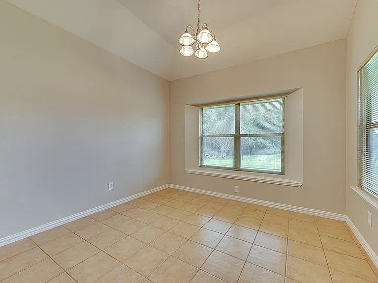 102 Paloma Cir — Photo 9