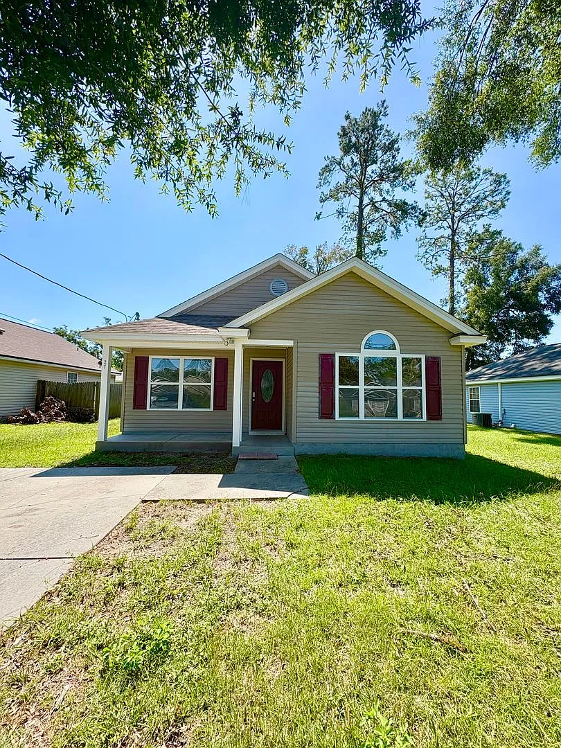 3 Bedroom Home Available Now! — Photo 1