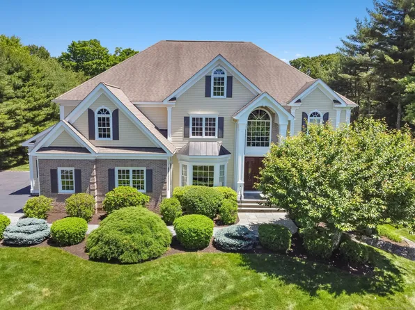 6 Old Tree Farm Lane, Trumbull, CT 06611