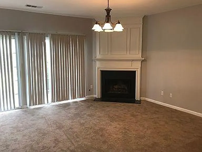 76 Highoak Dr NE — Photo 2