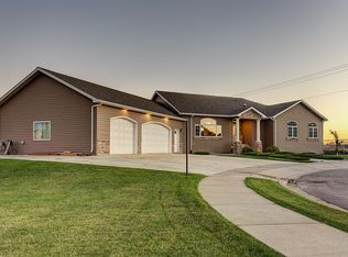 2413 22nd St W, Williston, ND 58801