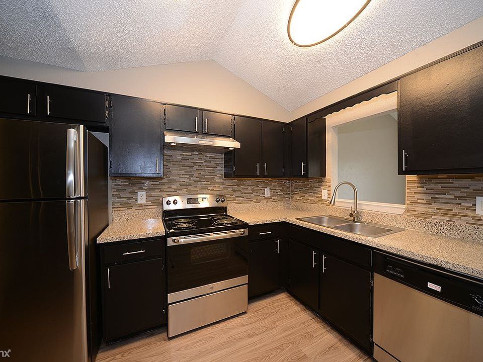 1st image of 400 Pecan Bend Dr