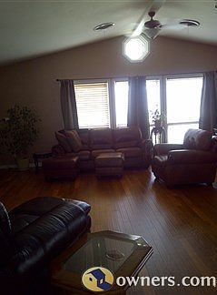 Den w/cathedral ceilings and lots of windows