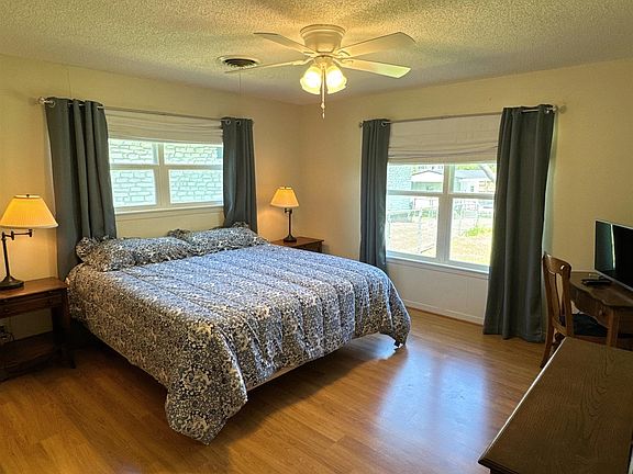 4th image of 304 E Pheasant Road