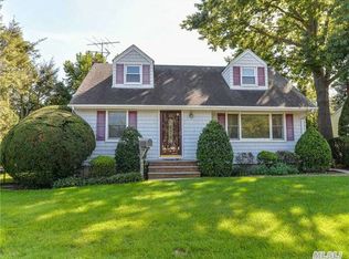 2580 Aster Pl S, Westbury, NY 11590