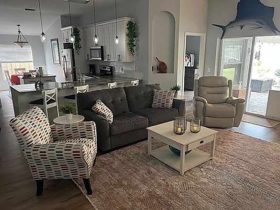 4th image of 7205 Hamilton Park Blvd