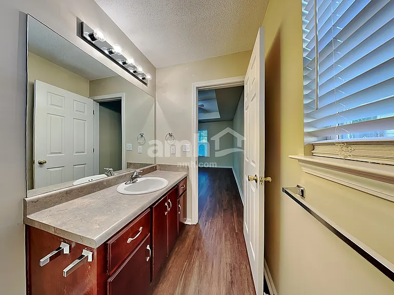 117 W Tisbury Ln — Photo 13