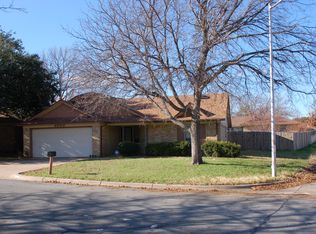 6800 Loma Vista Dr, Fort Worth, TX 76133