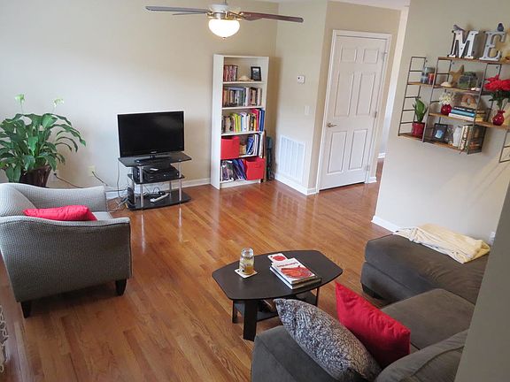 2nd image of 2121 Greenwood Dr #302