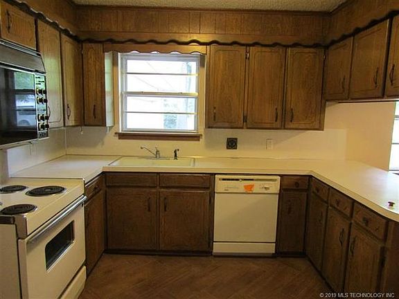 5th image of 310 Tanglewood Dr