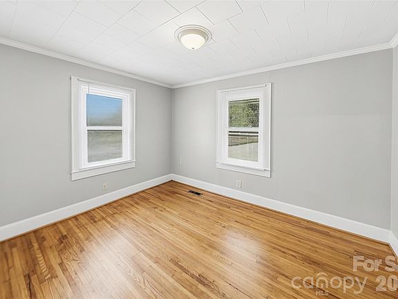 4th image of 156 Wilson St NE #4