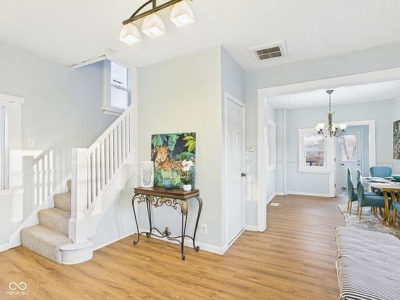3rd image of 411 W Memorial Dr