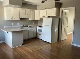 Oak Pointe Apartments - 440 Country Lane Dr, Greenville, KY 42345