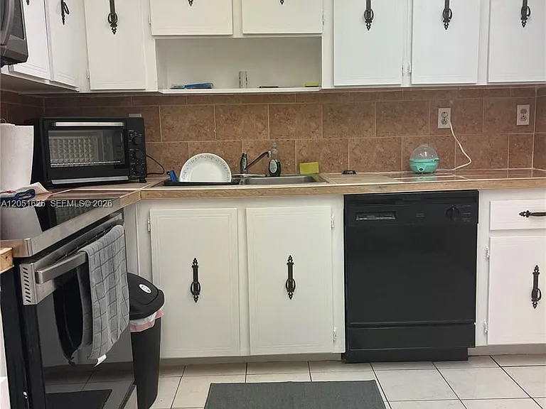1250 NE 125th St #403D — Photo 5
