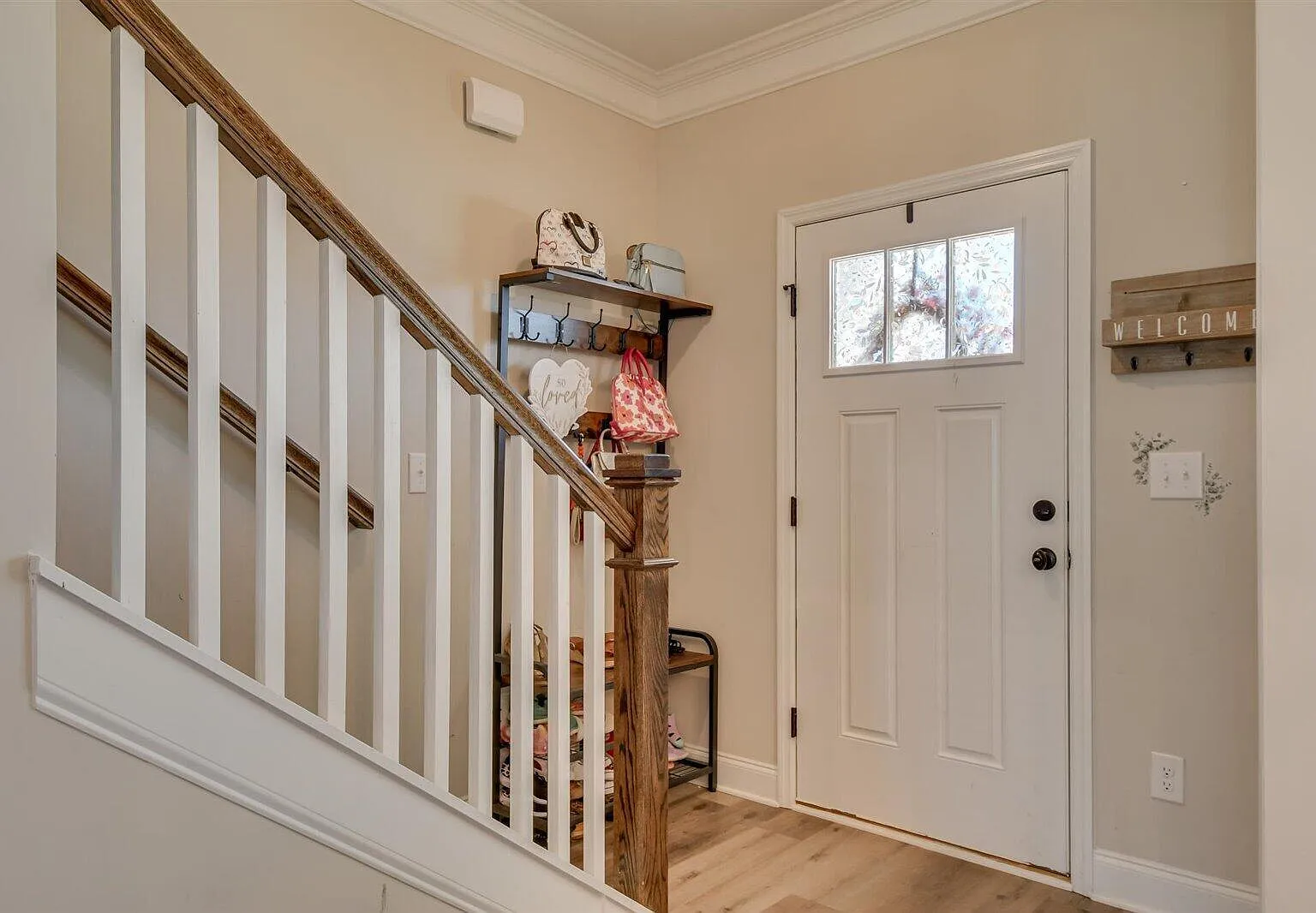 4 bed, 2.5 bath, 2432 sqft, $2,500 — Photo 3
