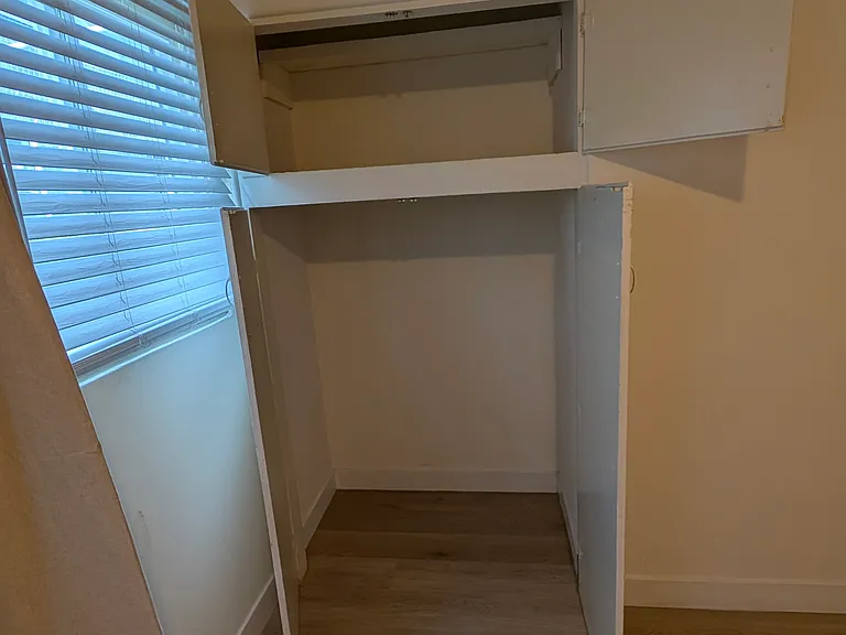 1060 Emerald St — Photo 3