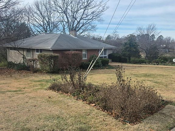 3rd image of 2709 Skyline Dr