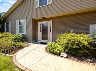 10 Fabian Ln, Syracuse, NY 13209