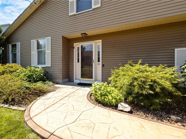 10 Fabian Ln, Syracuse, NY 13209