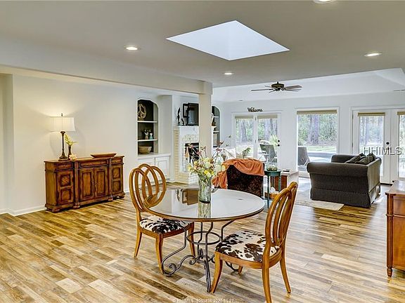 4th image of 4 Lenora Dr
