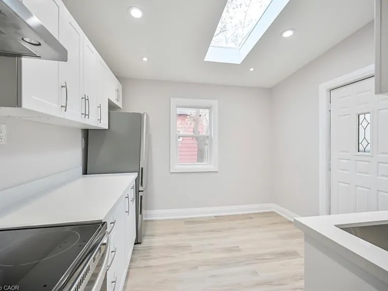 1024 Cannon St E — Photo 17