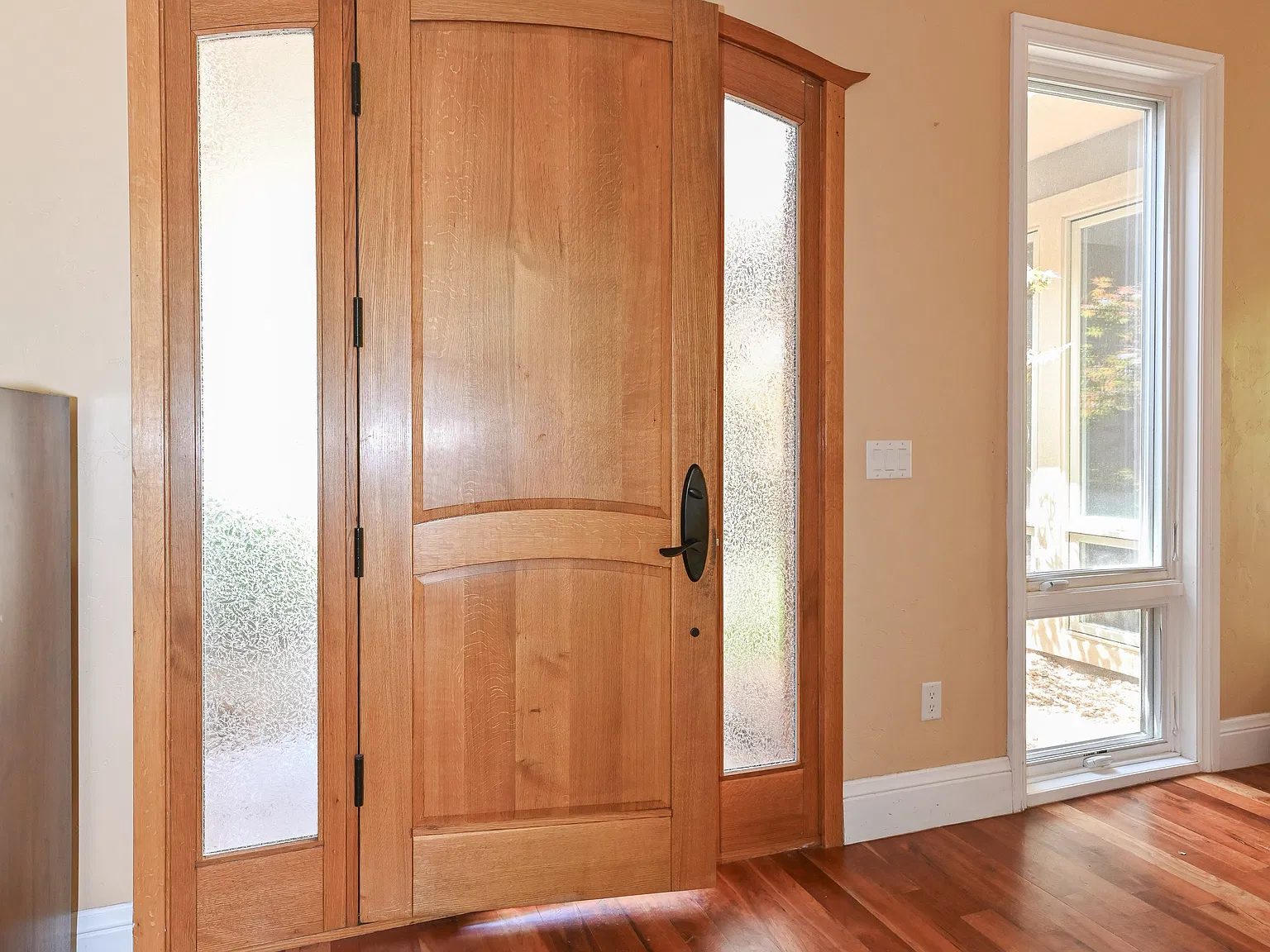 6 bed, 7300 sqft, $14,350 — Photo 4