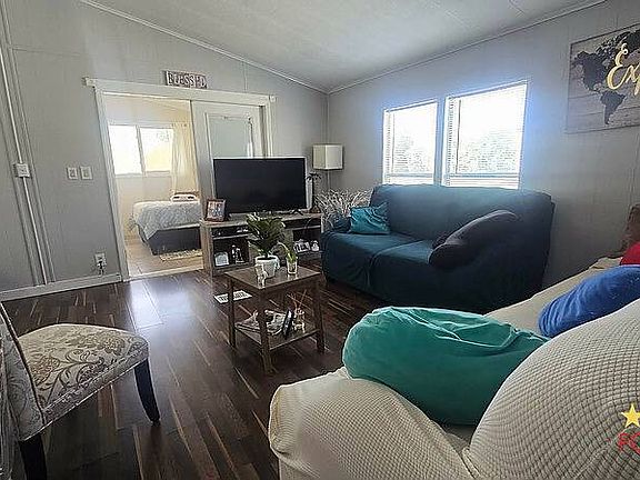 4th image of 134 Pickering Dr
