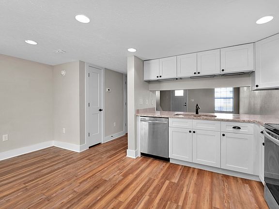 4th image of 65 Chatelaine Cir SE #1