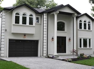343 Haywood Dr, Paramus, NJ 07652
