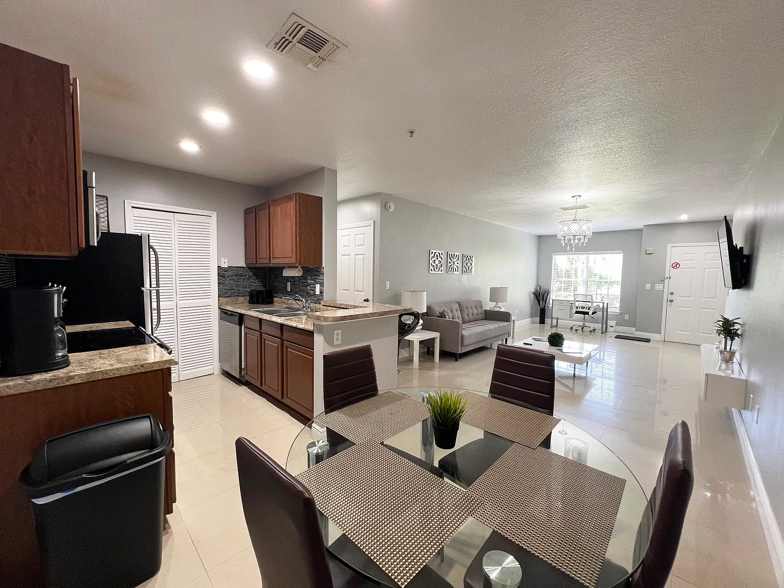 1 bed, 730 sqft, $2,700 — Photo 4