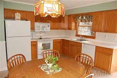 3rd image of 1 Collier Dr E