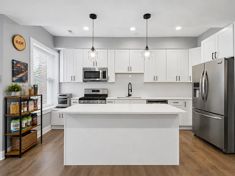 4925 N Albany Ave #1 — Photo 4