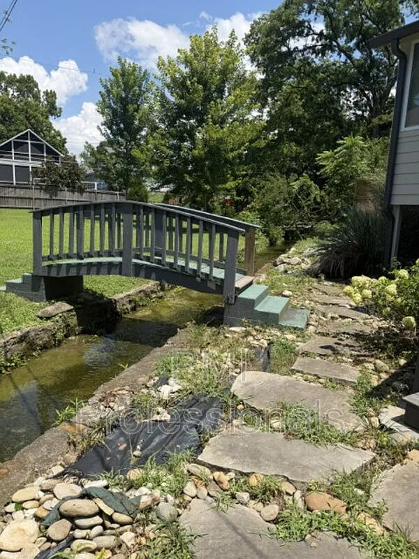3 bed, 2.0 bath, 1496 sqft, $3,199 — Photo 3