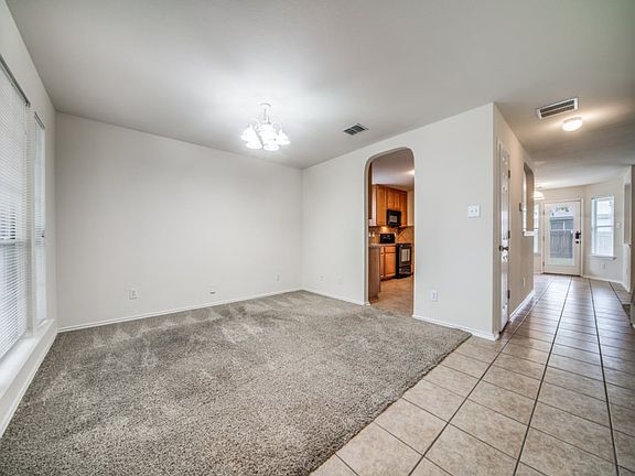 5th image of 415 Diana Dr