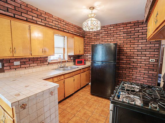 5th image of 15476 Rose Dr