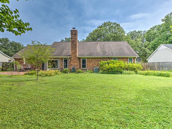 4th image of 6834 Bainbridge Dr
