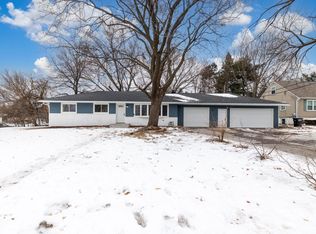 405 Minnesota Ave, Roseville, MN 55113