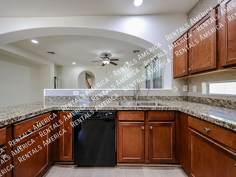 1081 N Mason Dr — Photo 30