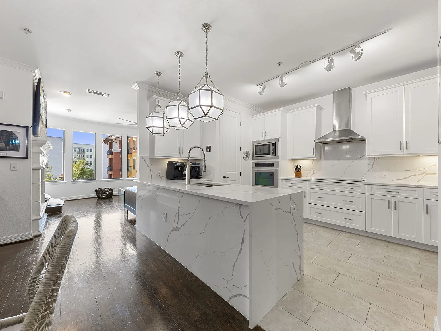 2 bed, 2.5 bath, 2044 sqft, $3,500 — Photo 3