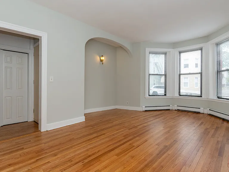 553 E 6th St #1 — Photo 2