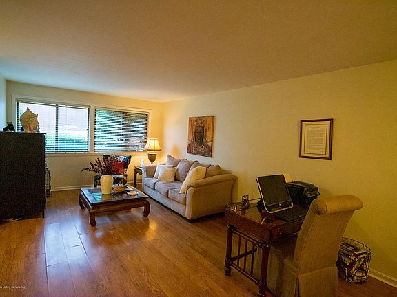 5th image of 9 Pamela Ln