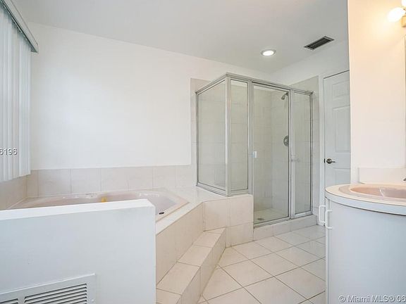 4th image of 4350 NW 93rd Doral Ct #4350A