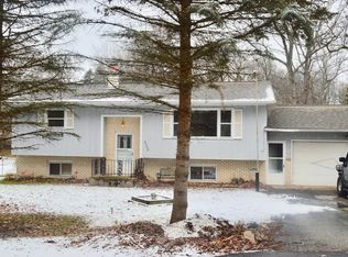 7706 Oak Dr, Wonder Lake, IL 60097