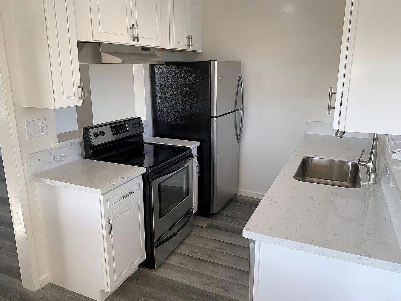 1633 Micheltorena St — Photo 3
